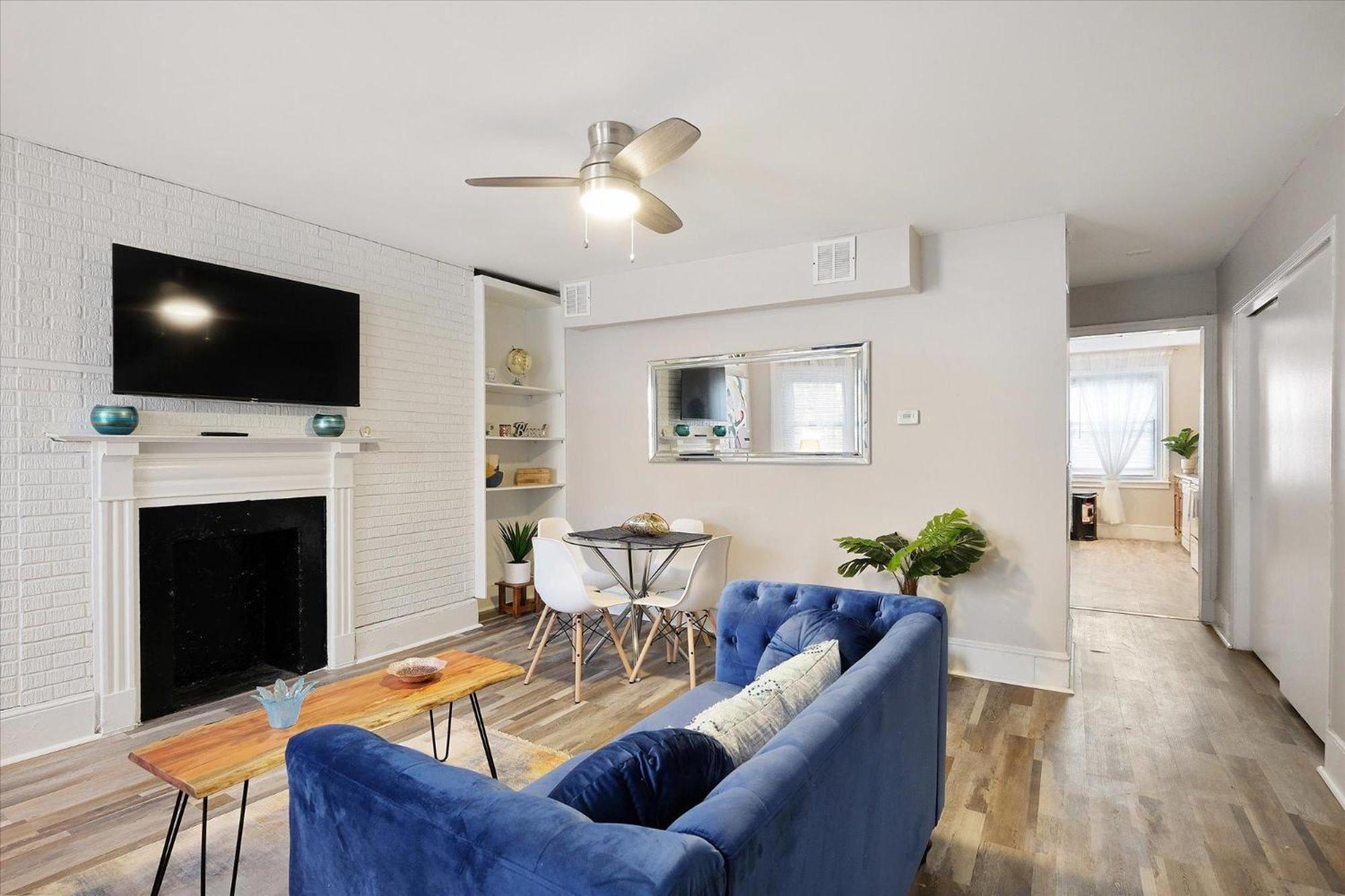 Spacious 3br In Center *