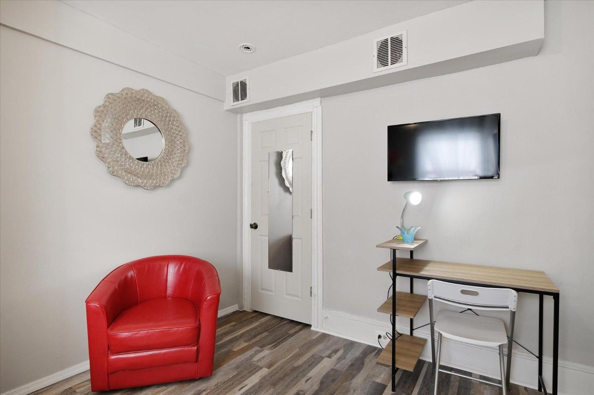 Spacious 3br In Center