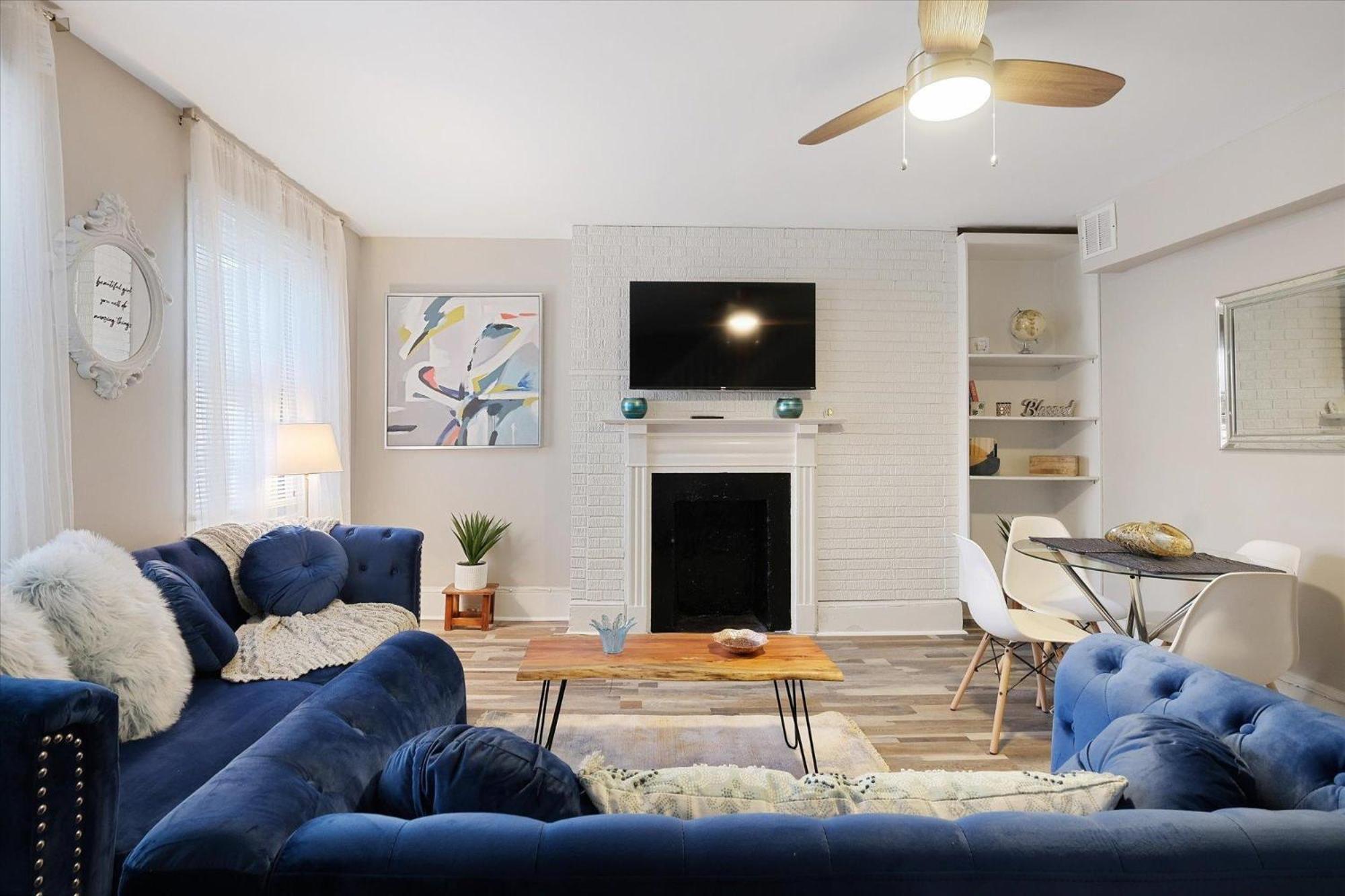 Spacious 3br In Center *