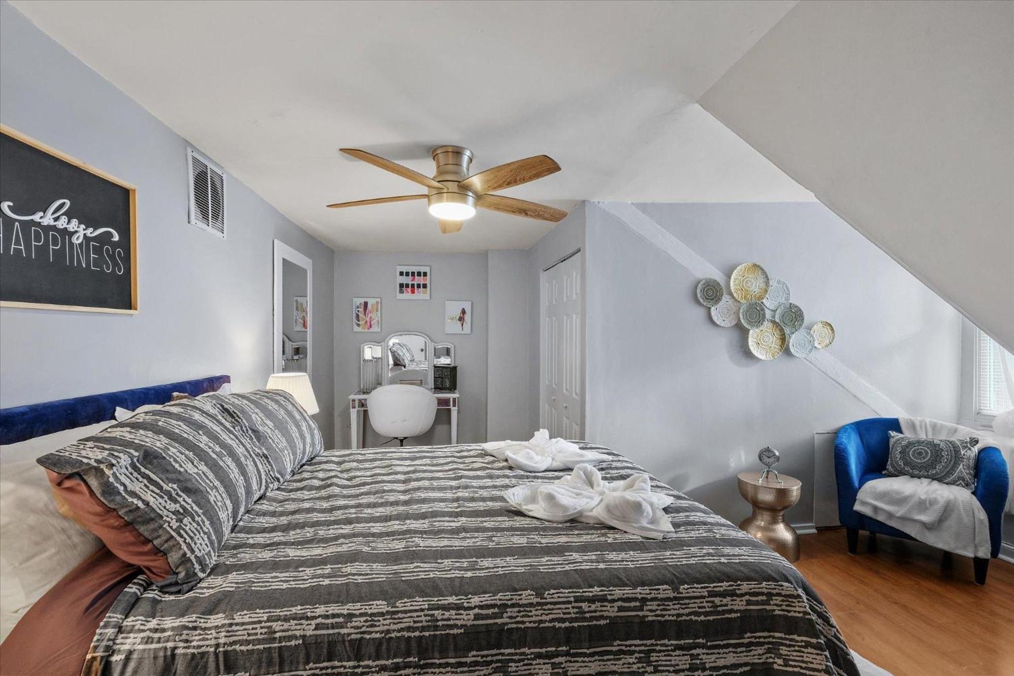 Spacious 3br In Center * Philadelphia