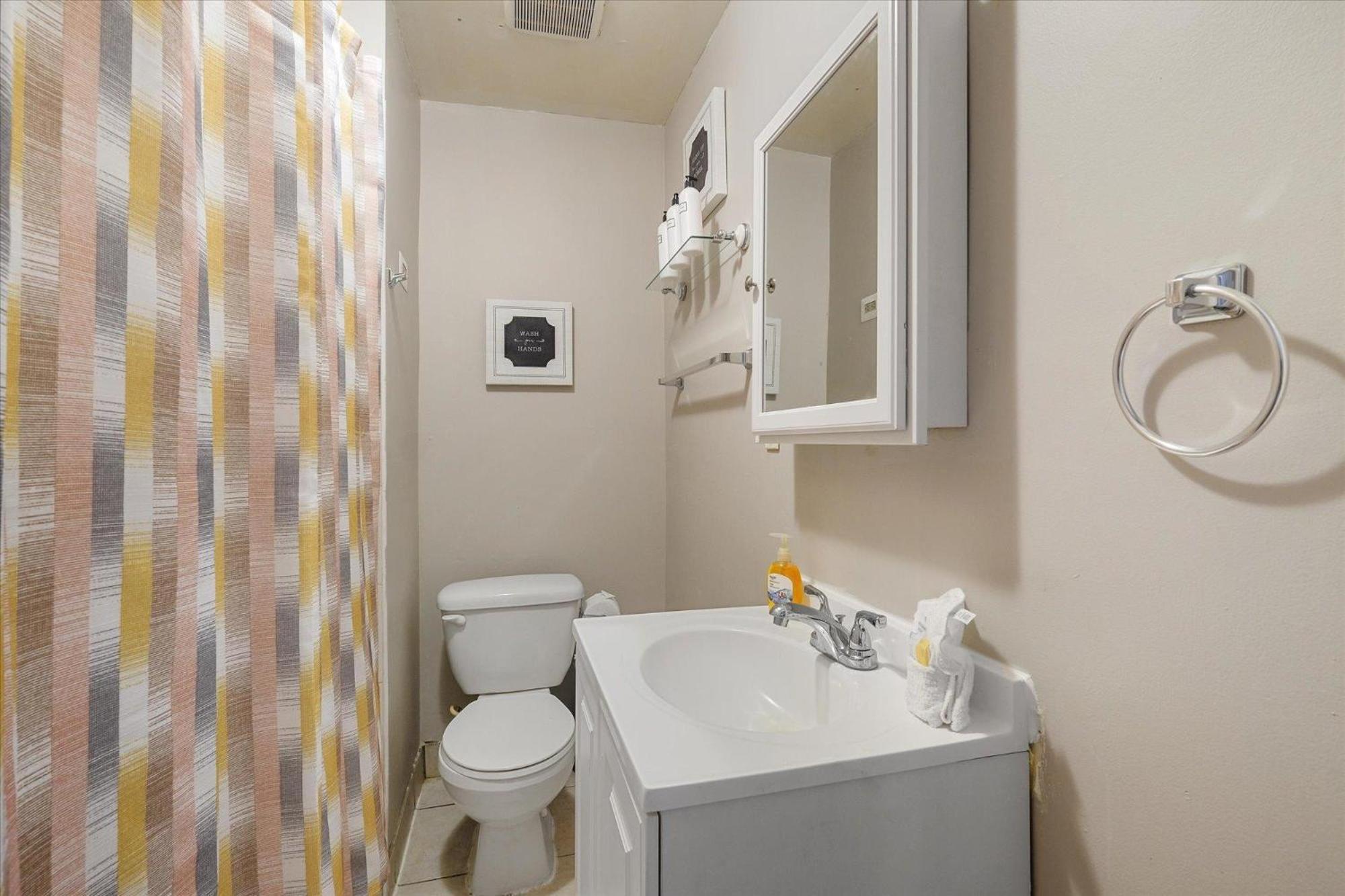 Spacious 3br In Center