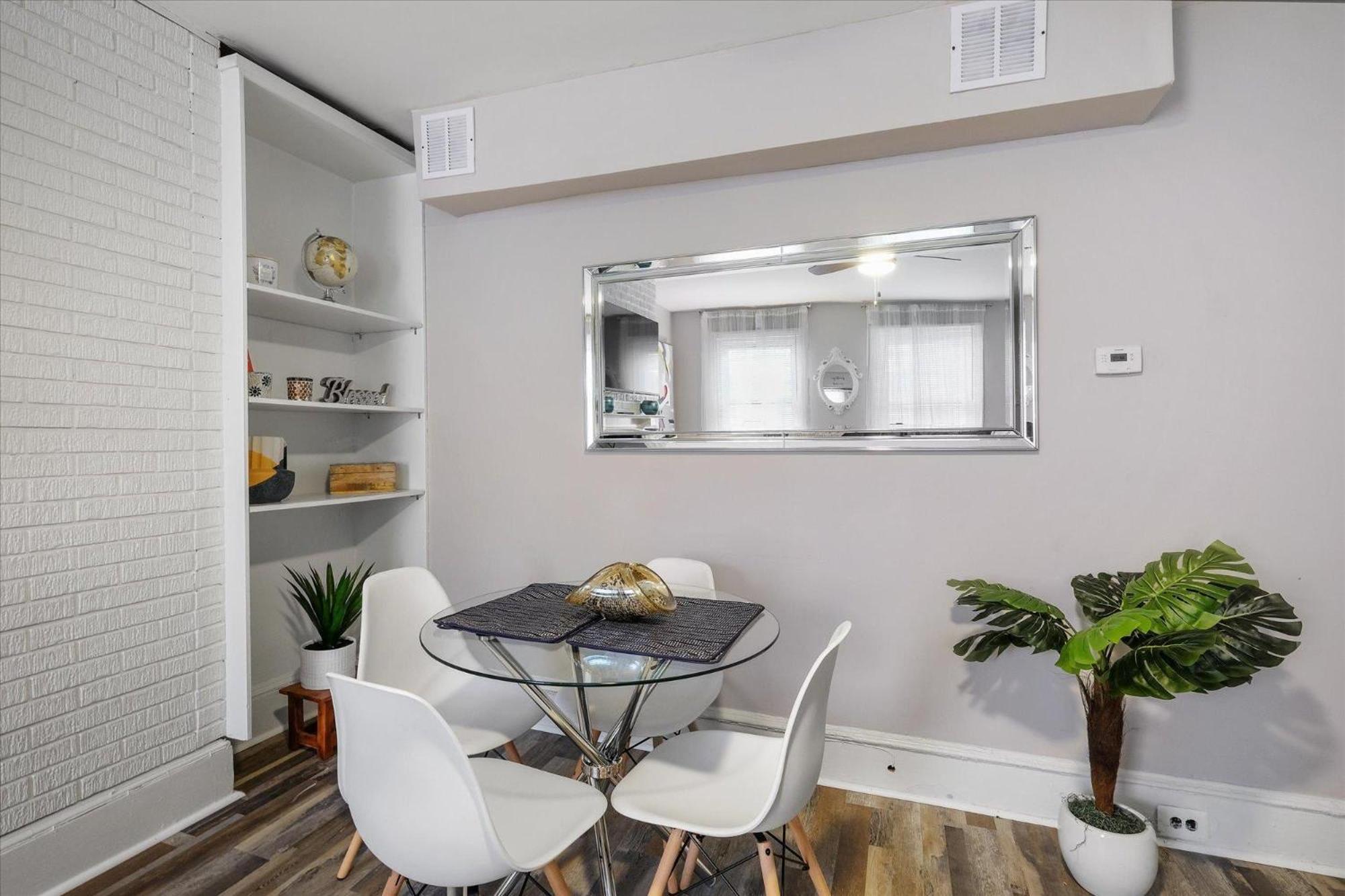 Spacious 3br In Center * Philadelphia