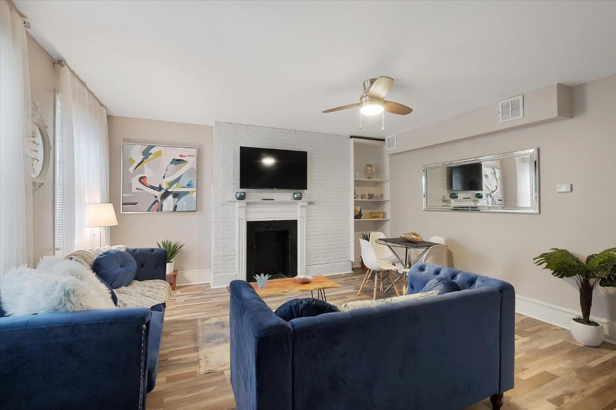Spacious 3br In Center Apartment