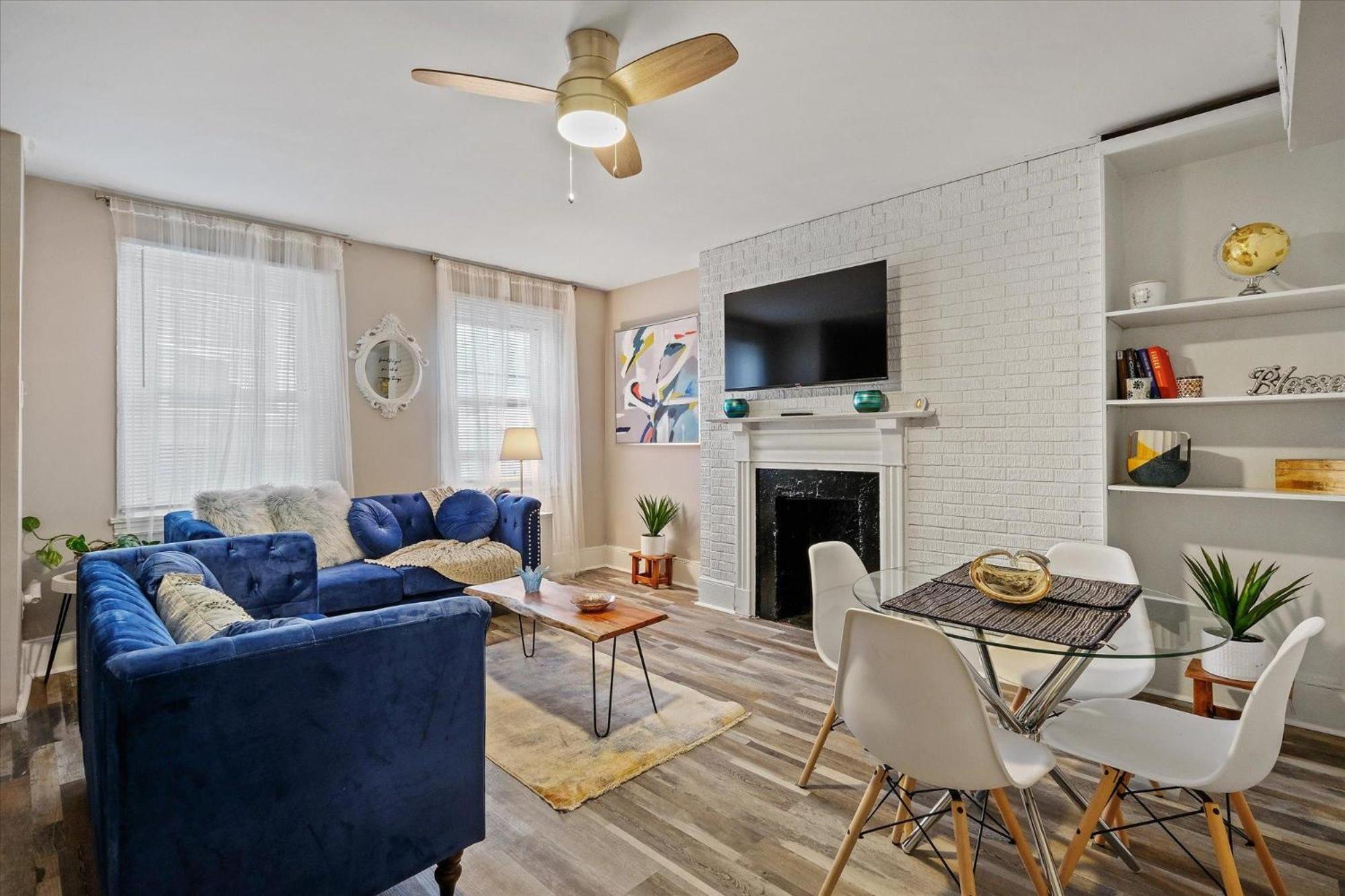 Spacious 3br In Center *
